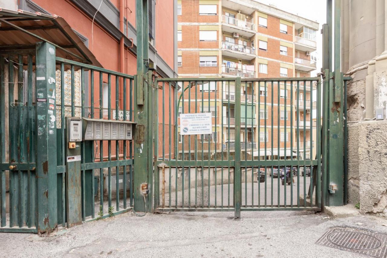 Panoramic Flat Between Materdei And Fontanelle Napoli Esterno foto